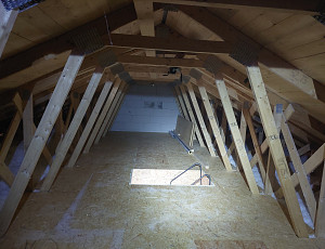 Zateplení stropu novostavby pomocí foukané izolace